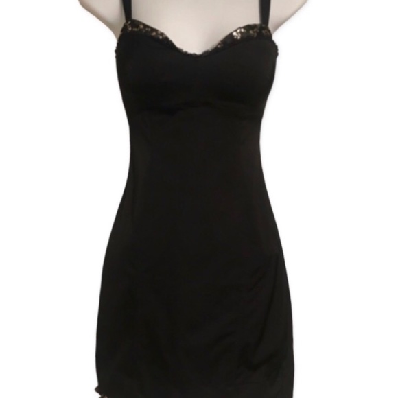 Guess Bodycon Dress with Ruffles
C$48 C$160 Size: US S Guess - Picture 4 of 9